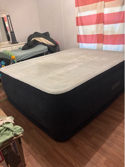 King size air mattress with built in pump