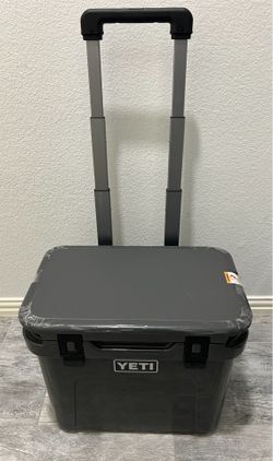 New Yeti Roadie 32 Wheeled Cooler Charcoal