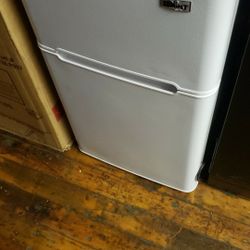 Summit Refrigerator 19"w