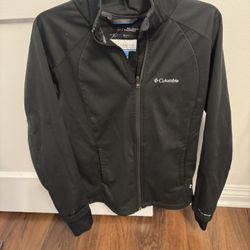 Columbia Women's Kruser Ridge Softshell Jacket in black.  