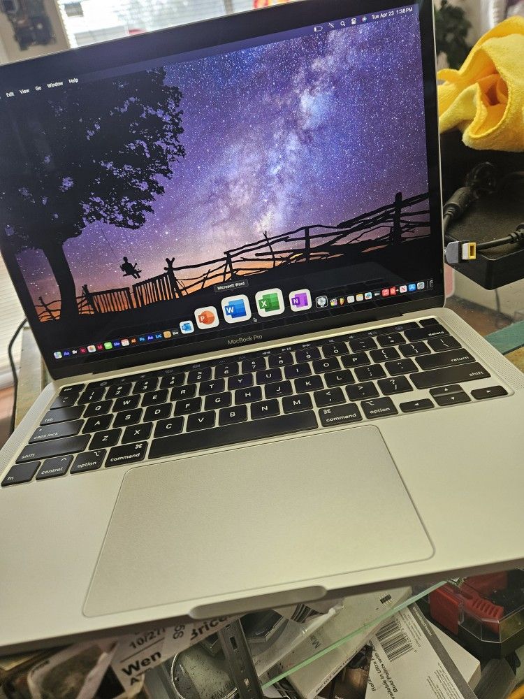 APPLE  🍎 MACBOOK PRO LAPTOP TOUCH BAR FULLY LOADED WITH SOFTWARE GREAT FOR WORK AND SCHOOL 