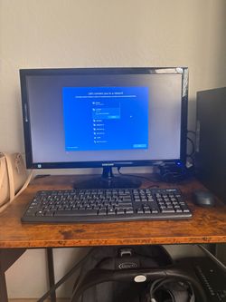 Keyboard, Samsung keyboard,mouse and desk all included