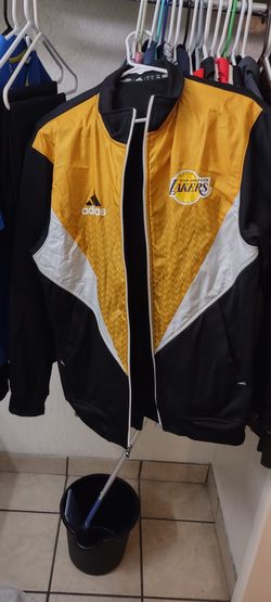 ADIDAS LAKERS WARM UP SIZE LARGE