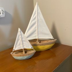 Wooden Boat Decor 