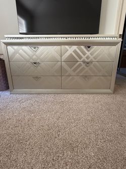 6-Drawer Champagne Silver Dresser