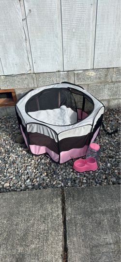 Pets pink and white color playpen 30” inch diameter and 16” inches tall