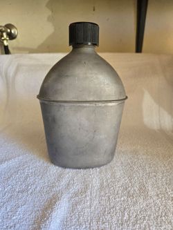 WWII WW2 US Military Canteen GP & F CO 1945