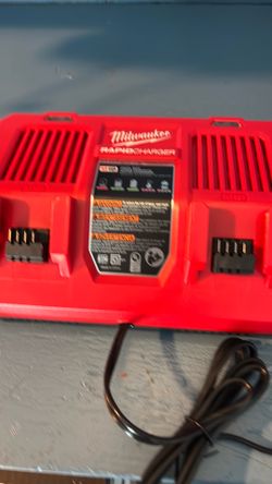 Cargador Milwaukee