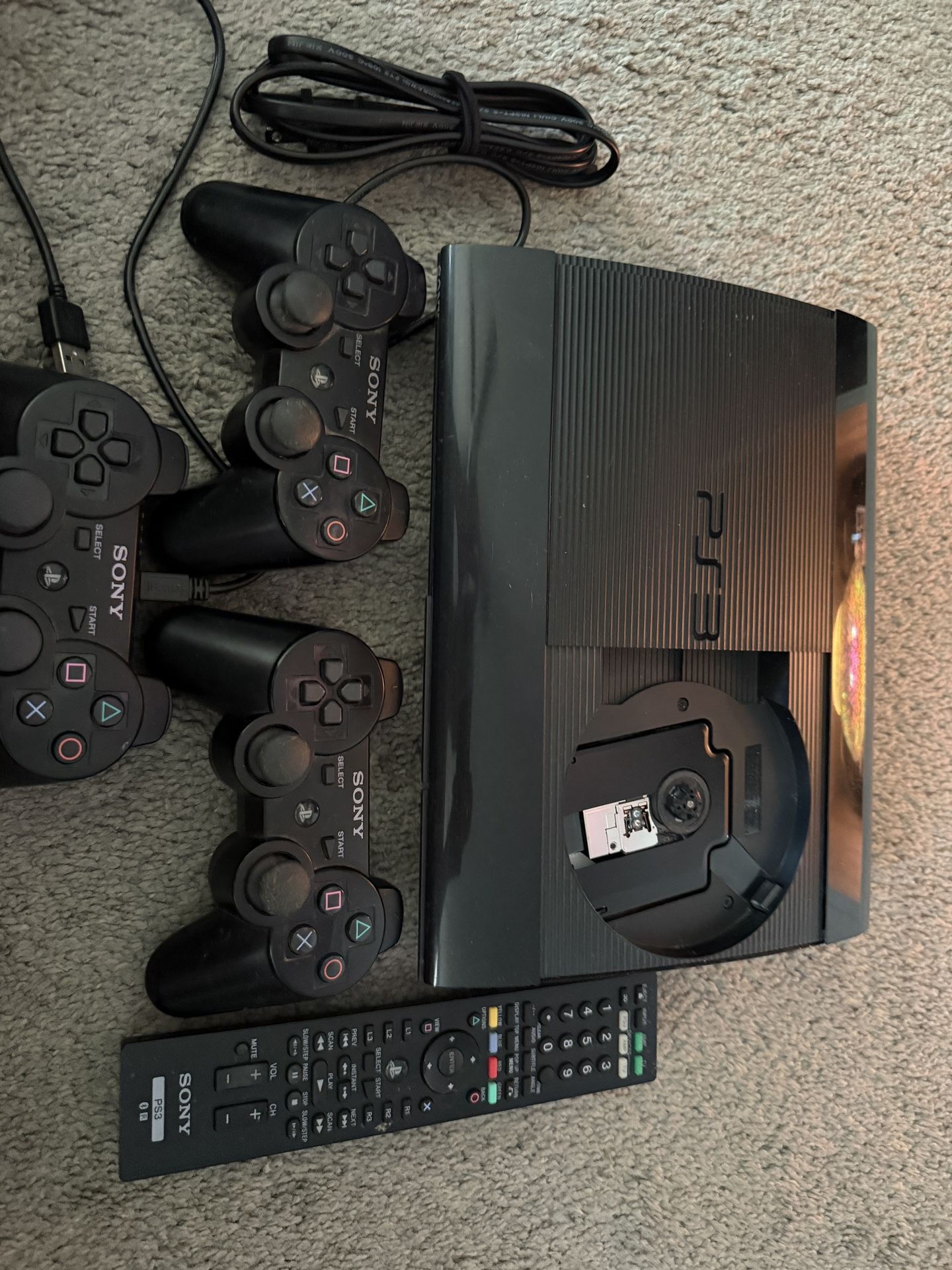 PS3 Super Slim & 3 Controllers