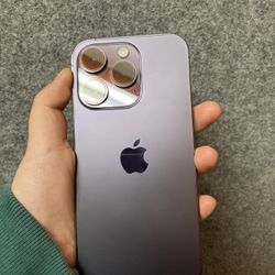 Factory Unlocked Iphone 14 pro 128 gb comes with store warranty 