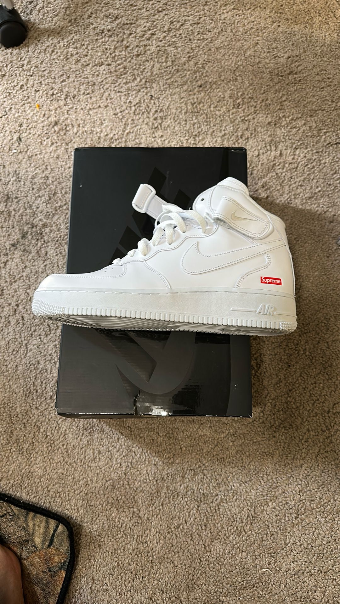 Air Force 1 White Mid Supreme