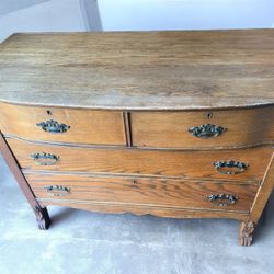 Dresser Antique / Vintage  Solid wood - 4-drawers  45 W x 21 1/2 D x 32 3/4 H
