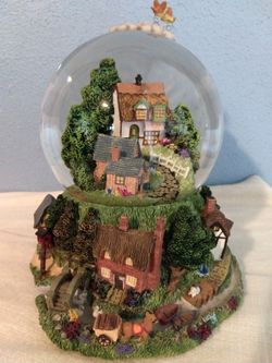Beautiful Cottage Music Globe