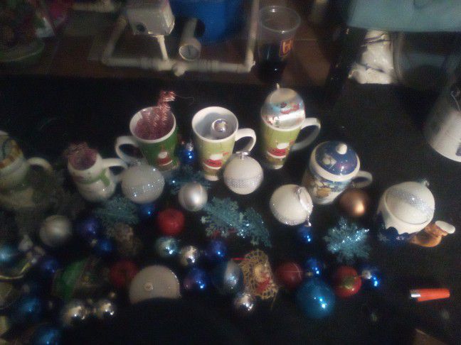 Christmas Decorations, 7 Stockings ,6 Mugs,Candy Dish, 6 Table Matt's, 1 Coffee Table Matt,All In Good Condition 