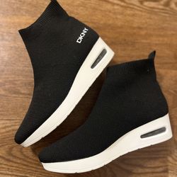 DKNY Donna Karan Shoes 8.5 Wedge Booties Sneakers Black Knit Pull On