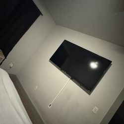 Mattress / Box Spring / Queen Bed / Dresser / Chest/55 Inch Onn Tv 