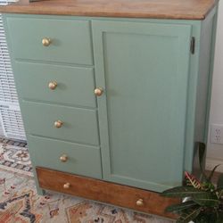 Amoire/Dresser