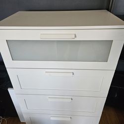 WHITE 4 DRAWER DRESSER 