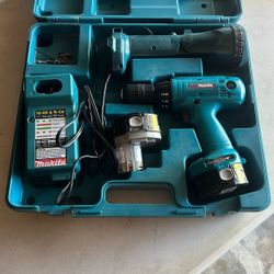 Makita Drill And Flashlight Set