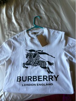 Burberry T size Medium