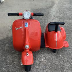  12 Volts Small Vespa With Side Wagon For 2 Kids-Licensed 