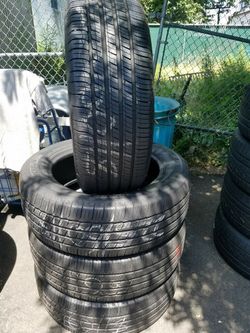 225/60/18 Michelin primacy mxm4, set of 4, 70% tread 7-8/32,great condition $250 for 4 tires .