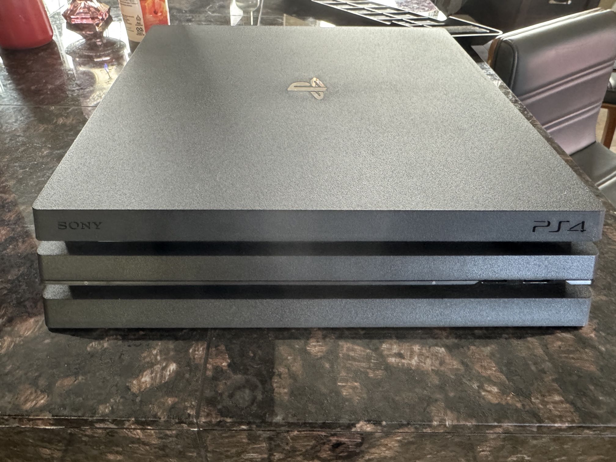 PS4 Pro, PSVR, 2 Controllers And 4 VR Games