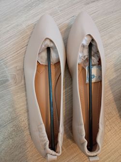 Tan beige color pointed-Toe Ballet Flats size 10 
Condition brand new 
No returns 
Feel free to ask questions 
Brand unknown