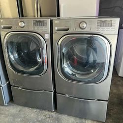 Washer And Dryer With Pedestals 
