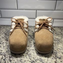 UGG Pumped Lace Up Boots Women’s Size 6 Chestnut Suede Shearling NEW