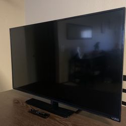 40in Vizio TV - Hardly Used (With Amazon Fire Stick)