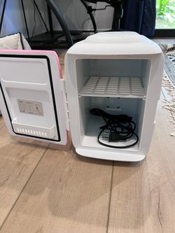 Esthetician cosmetics Fridge