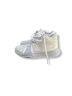 Nike Kyrie 3 Kids Shoes Size 13 