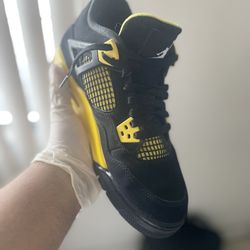 JORDAN 4 THUNDERS