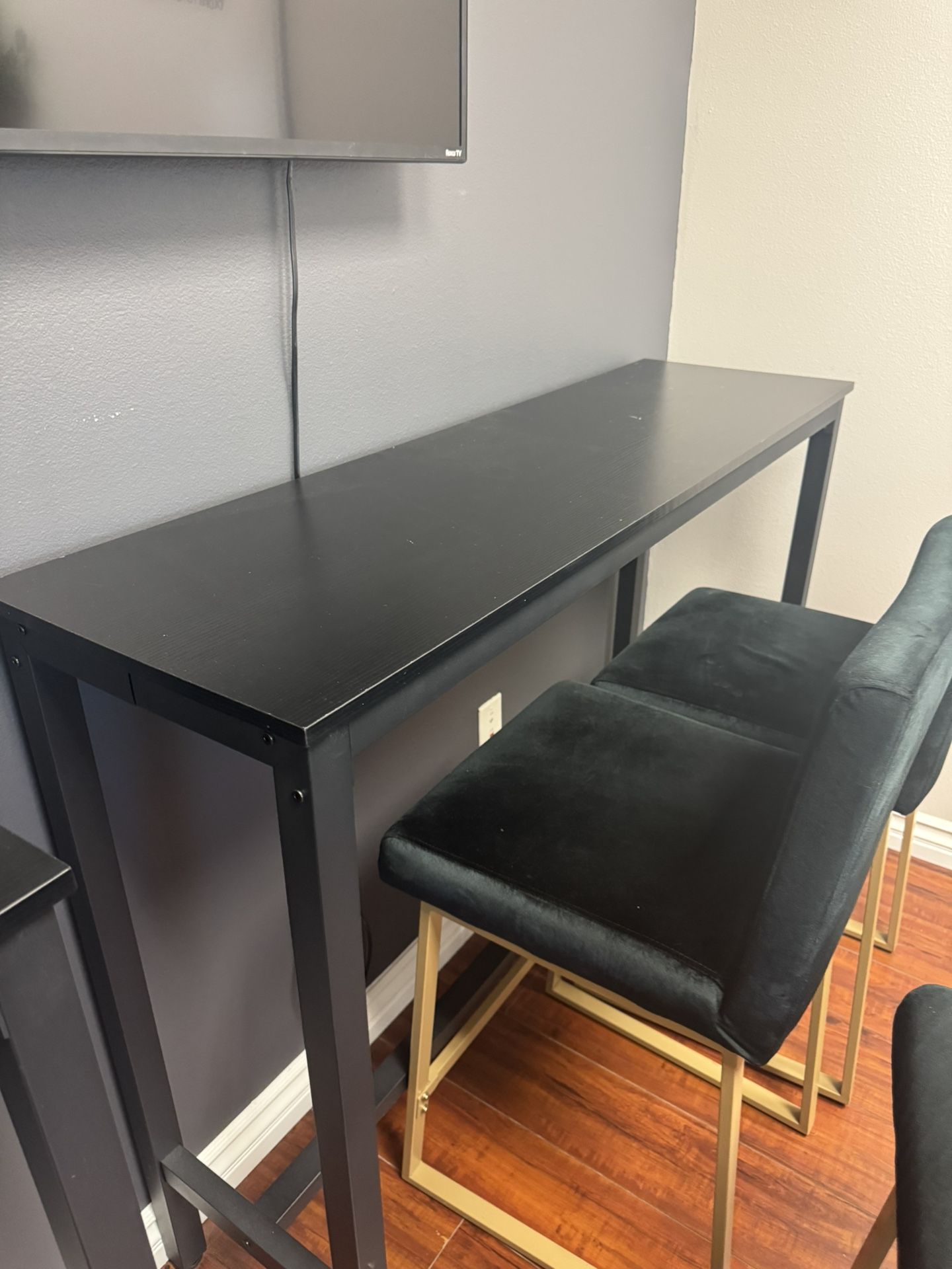 Table And Bar Chairs