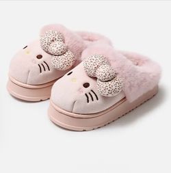 Hello Kitty Pink Slippers UGGs with Leopard Bow- Women's Size 7/7.5 🎀✨️🩷