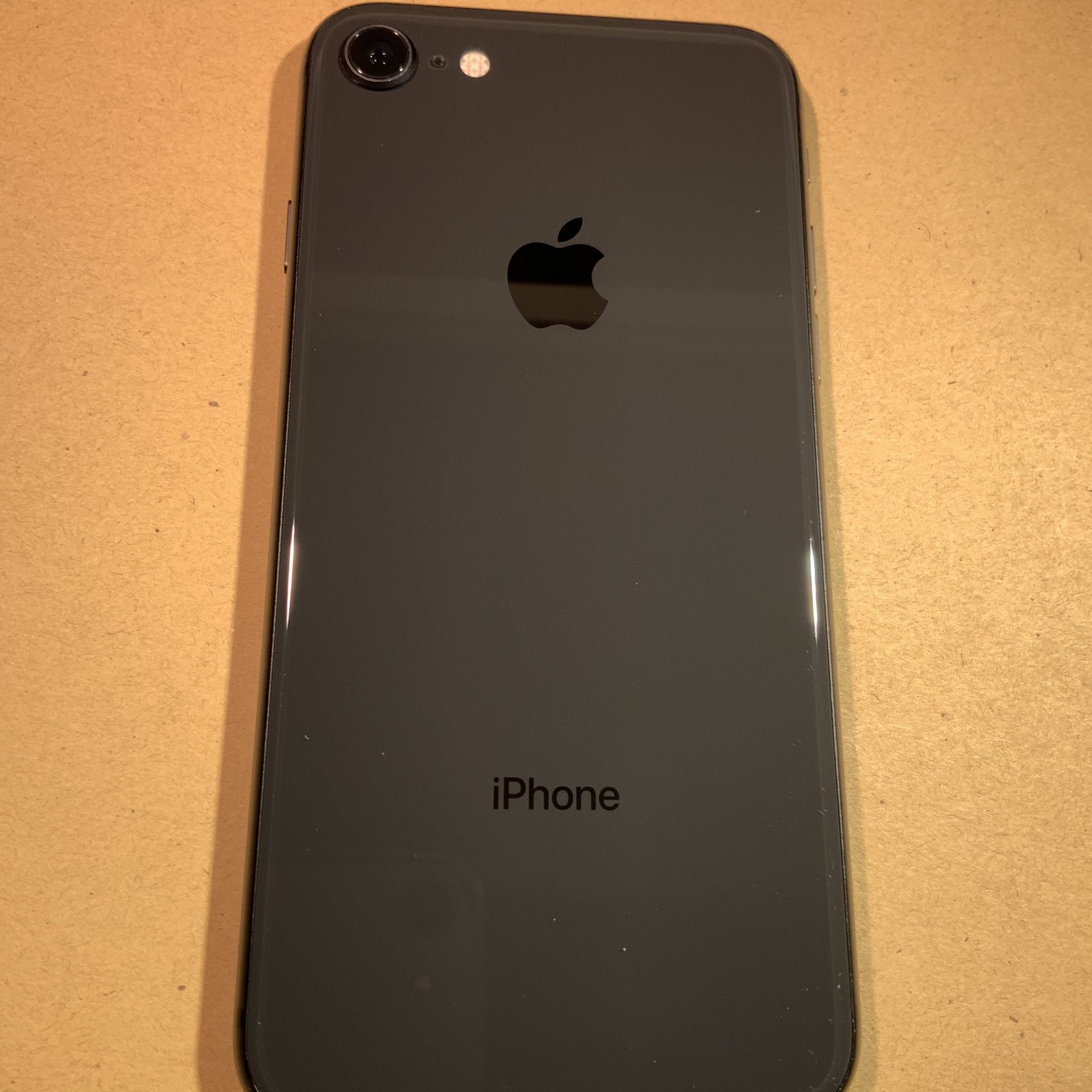 iPhone 8 / 64Gb / T-Mobile
