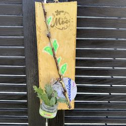 Rustic wall decoration with little plant 🪴