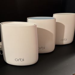 NETGEAR Orbi Whole Home Mesh-Ready WiFi Router and 2x Satellites.