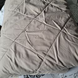 Twin comforter