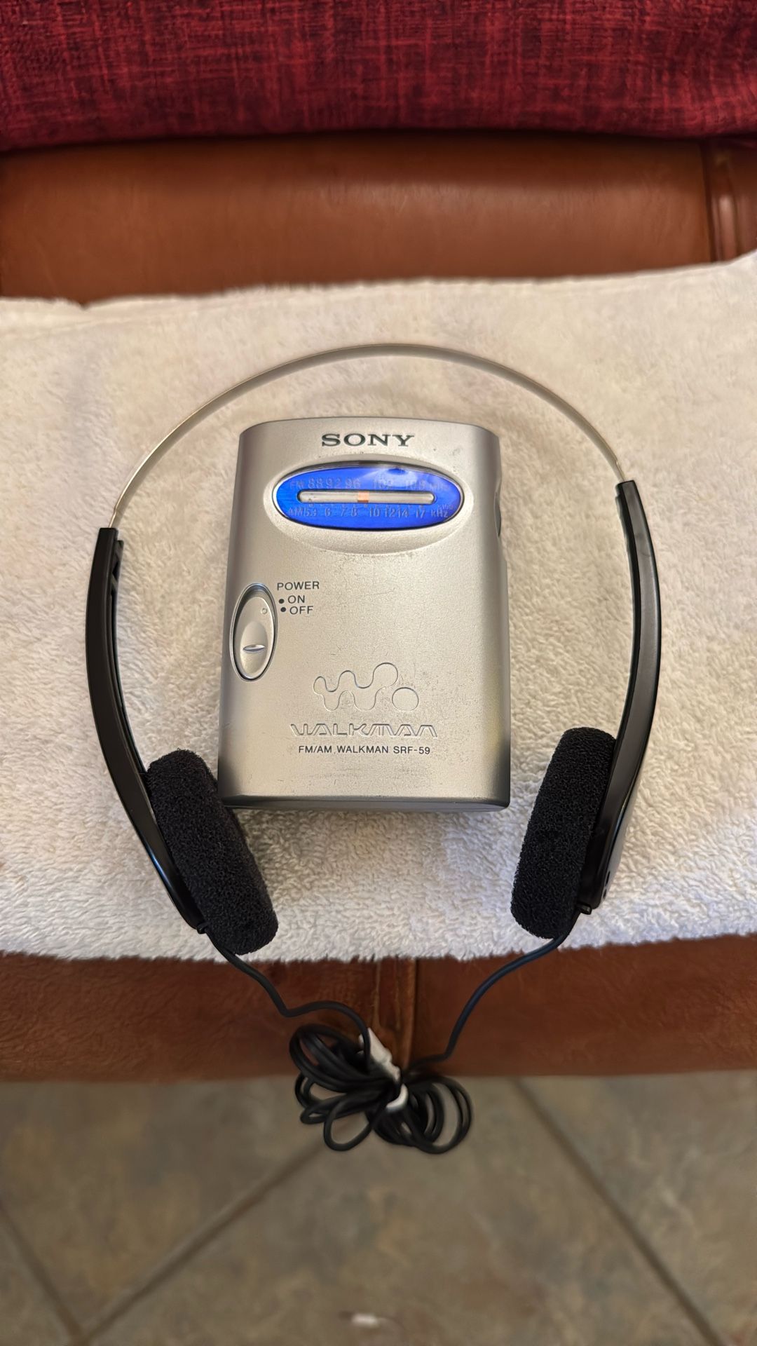 Sony FM/AM Walkman SRF59 With Headphone MDR006