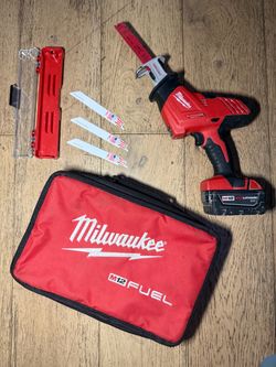 Milwaukee M18 Reciprocating Saw with Battery and Blades