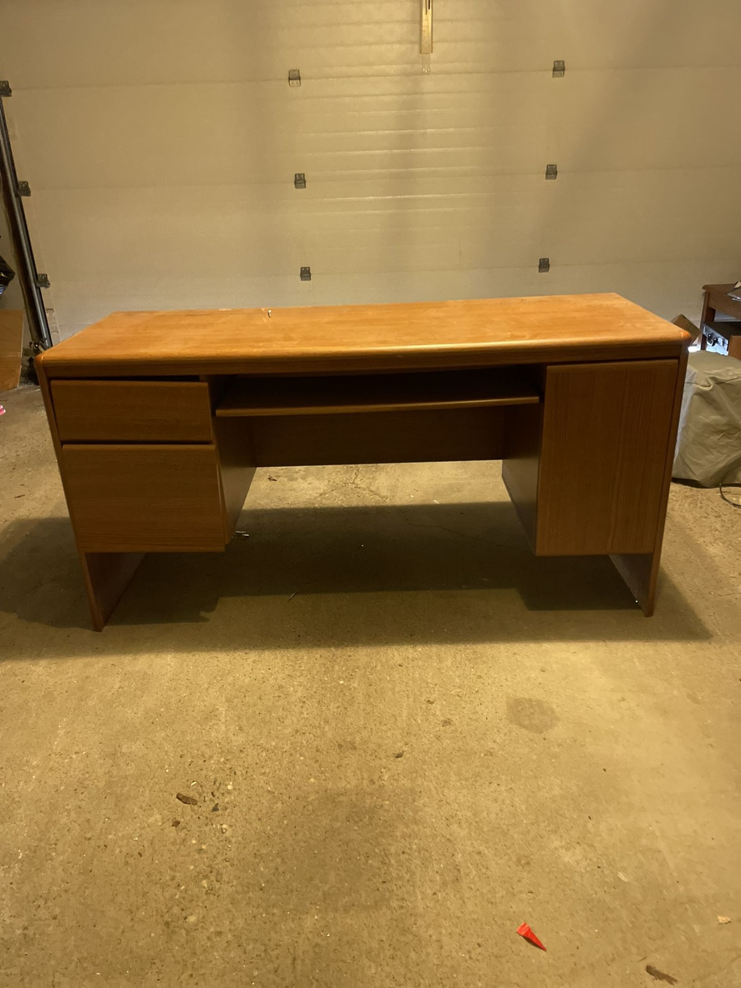 Free Wood Desk Great Condition 