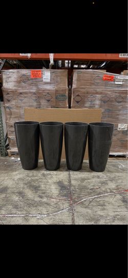 Black planter / maceta negra