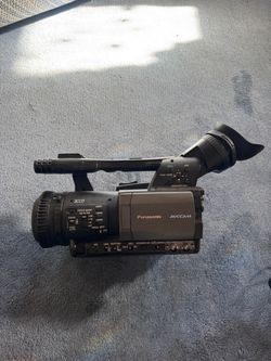 Panasonic AG-HMC150 AVCCAM 3CCD Professional HD Camcorder + Accessories