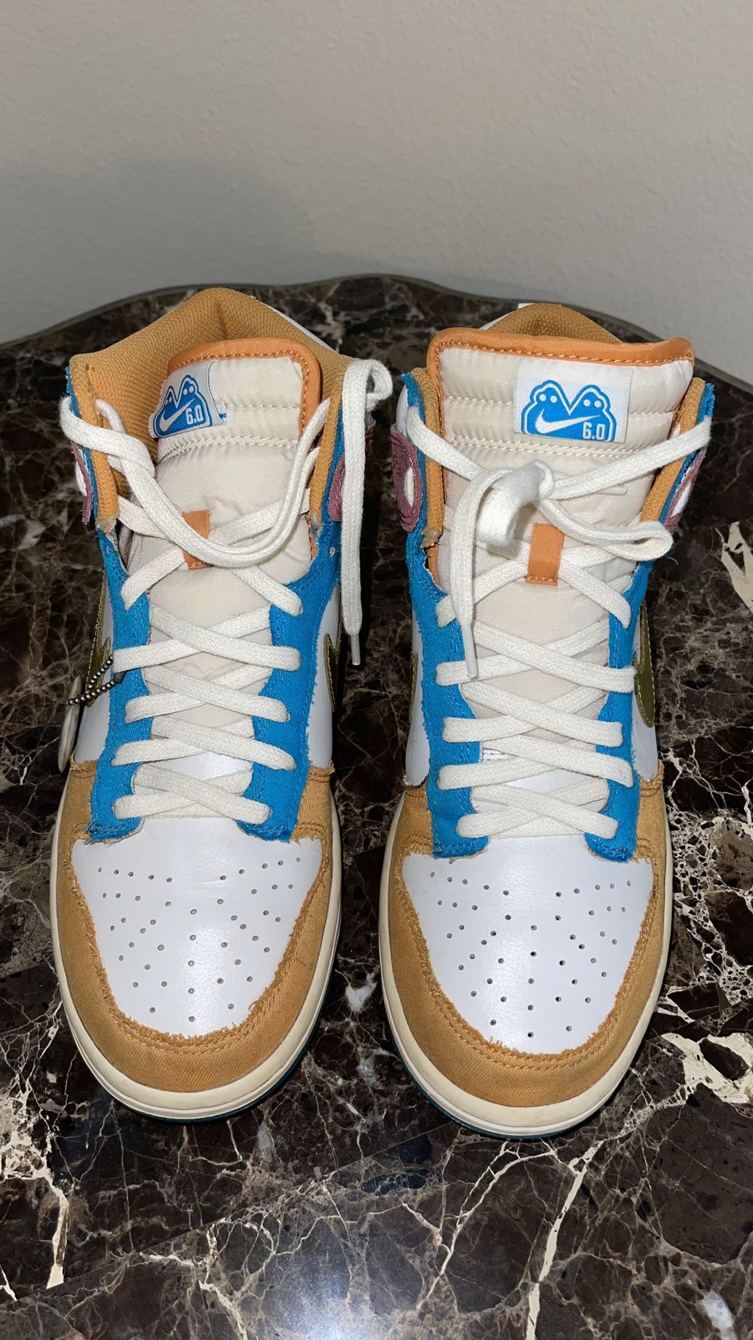 Nike Dunk High 6.0 Swan Metallic Gold Nike Size 10 Shoe Woman Girl 
