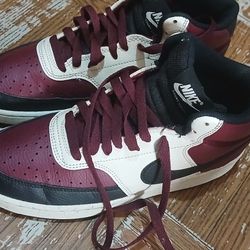 W NIKE DUKE LOW SIZE 7