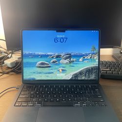 MacBook Air M4 (2025) - 16GB RAM / 256GB SSD - $799 