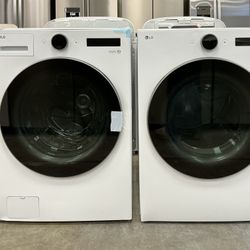 LG 4.5 cu. ft. Front Load Washer w/Steam 7.4 cu. ft. Vented Gas Dryer w/Sensor Tech