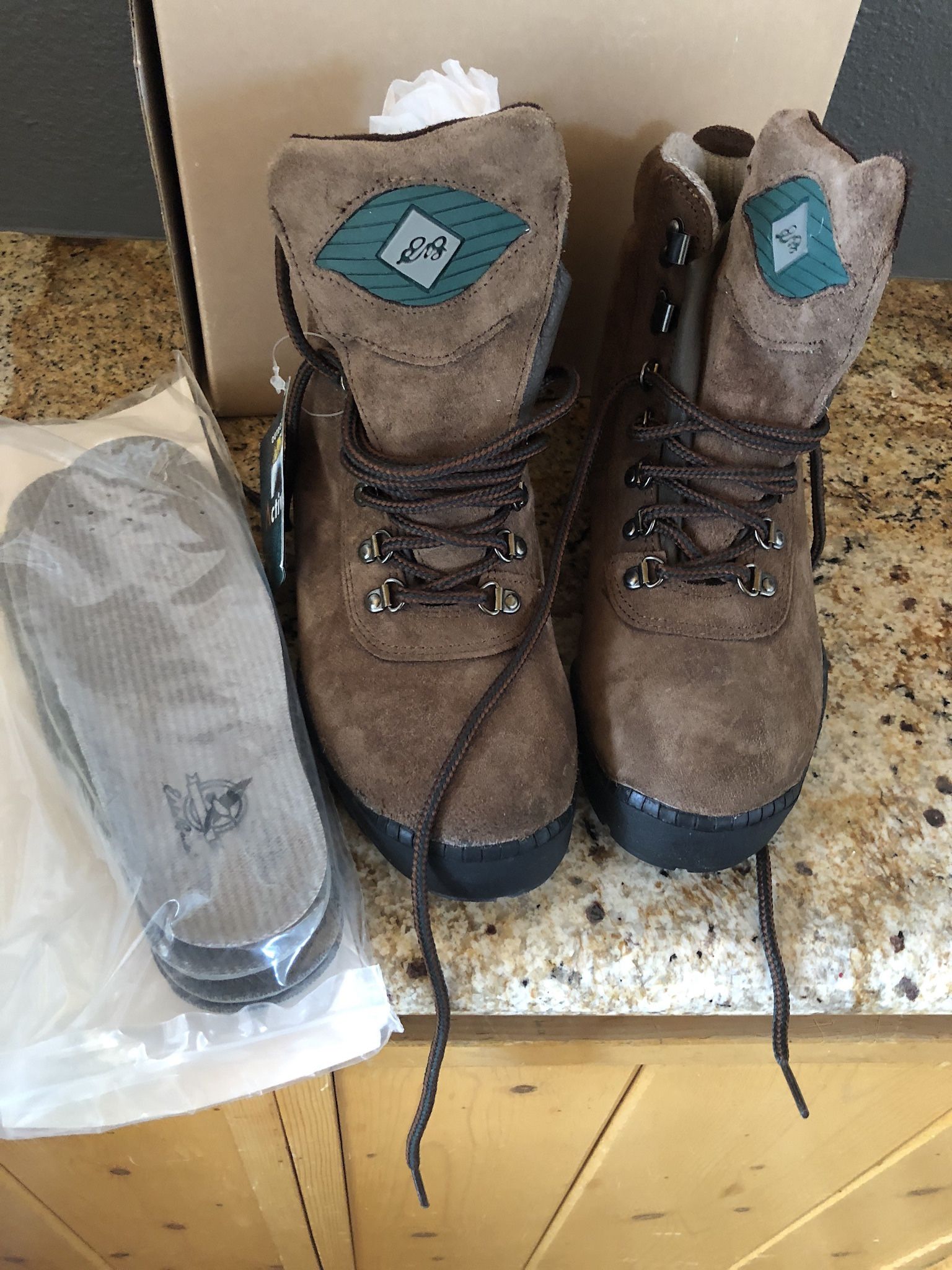 Eddie Bauer NWT Women’s Leather Rufton Hikers Size 8.5
